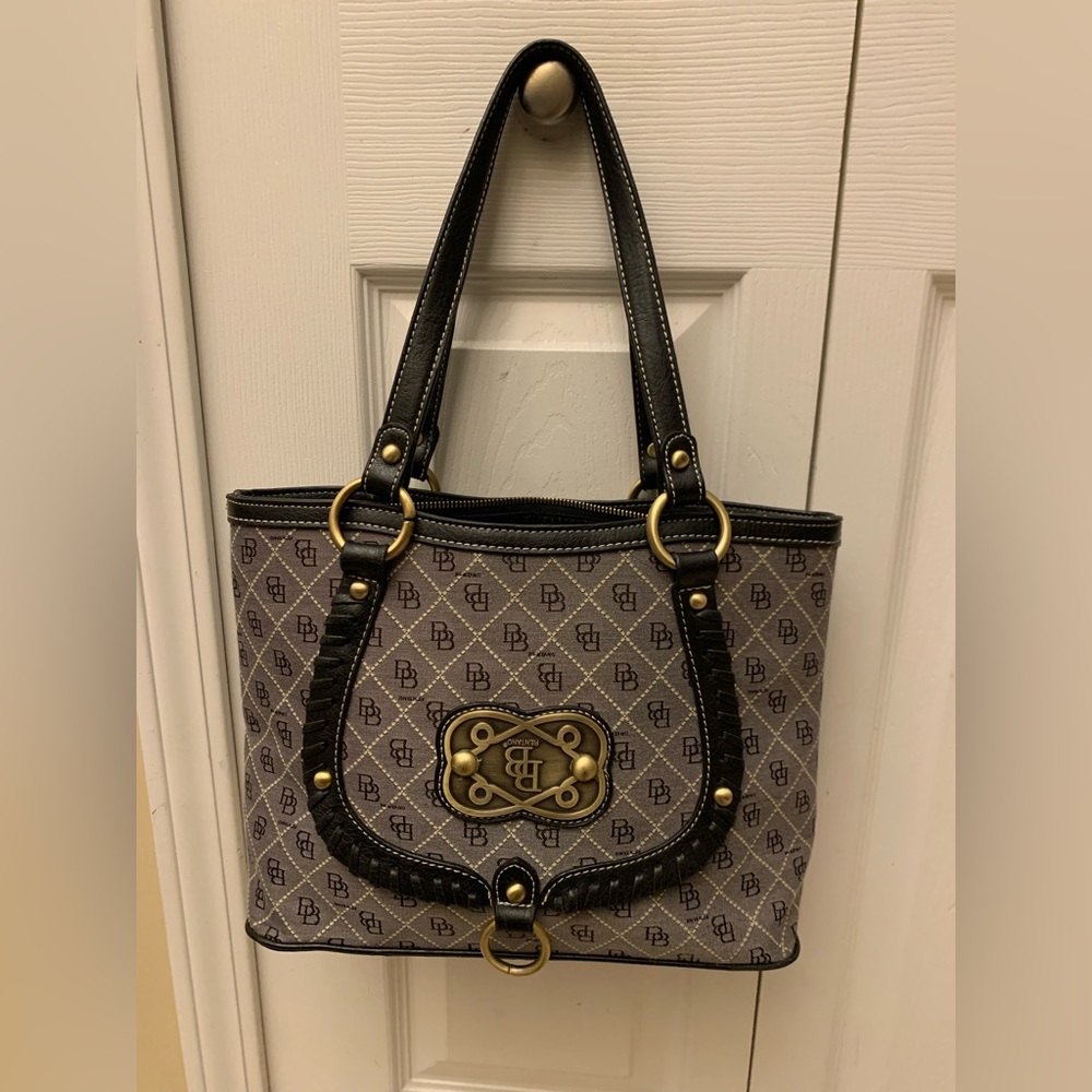 Rentano shoulder bag.